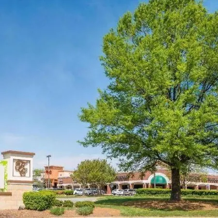 Clarion Pointe - Greensboro Coliseum Area
